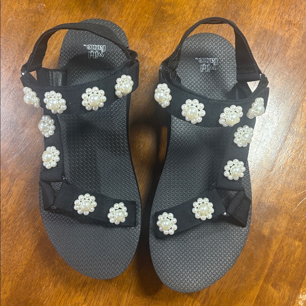 Black Sandals with Pearl Embellishments - Picture 5 of 7